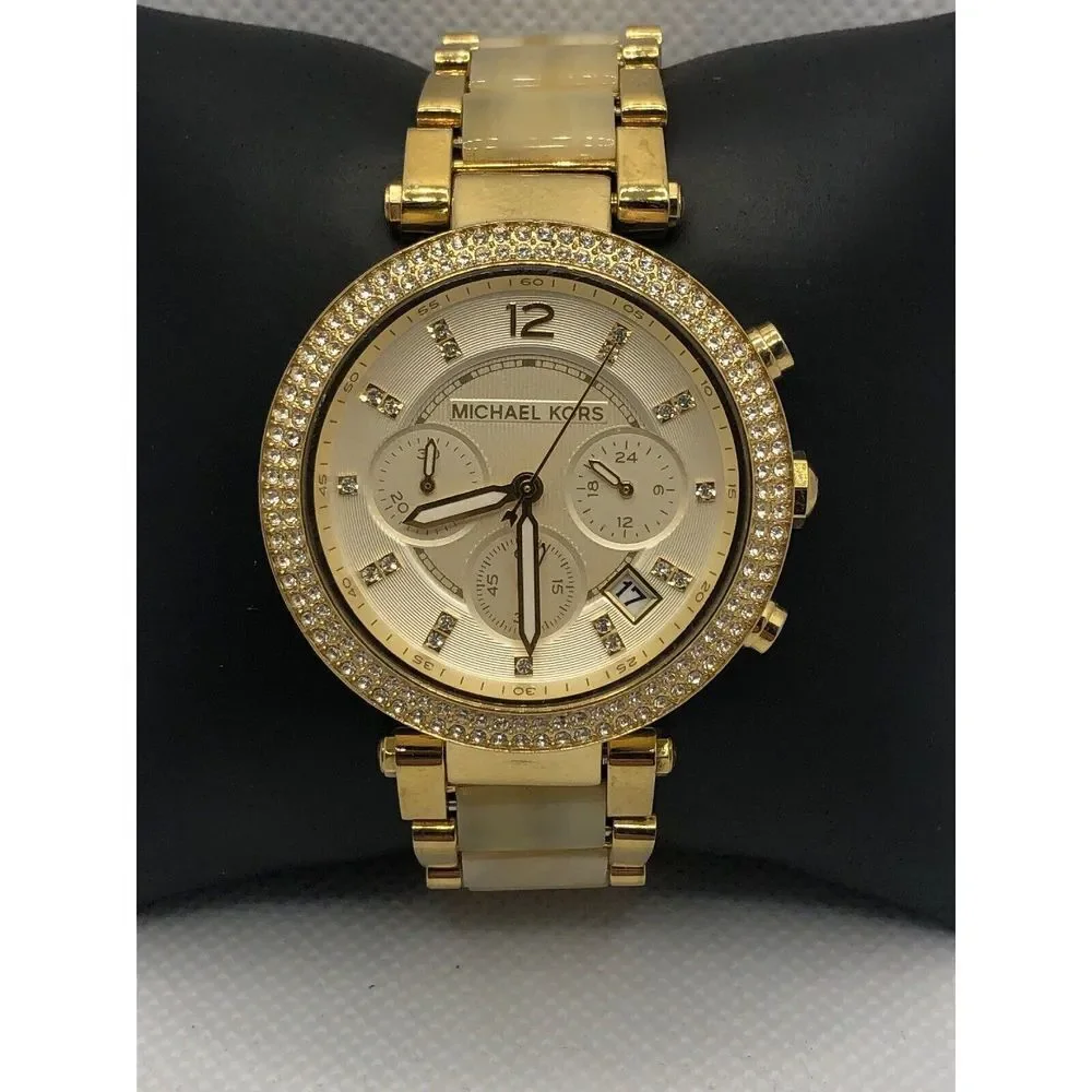 Michael Kors MK5632 Women's Stainless Steel Analog Champange Dial Watch LP119